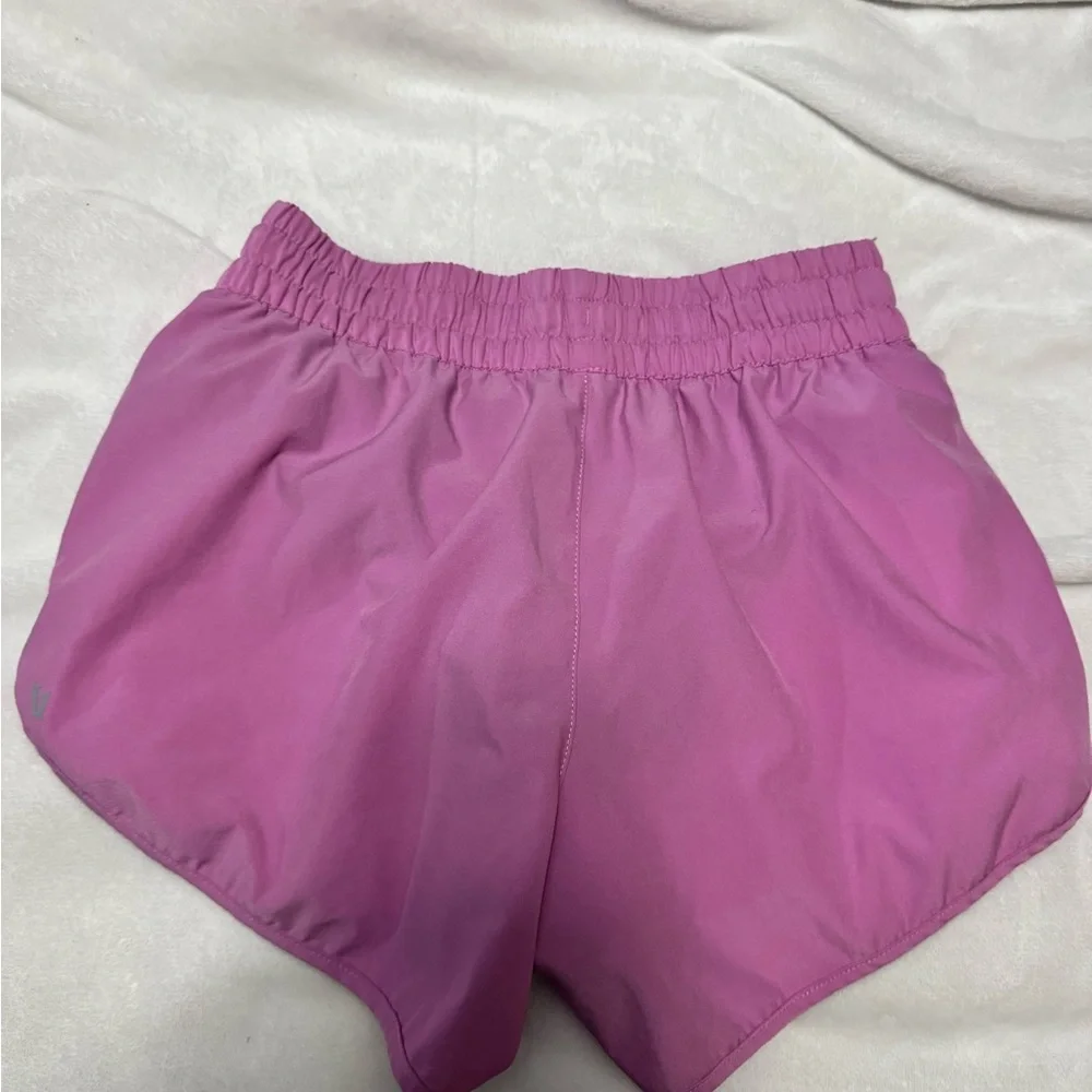 Vuori Clementine 4" Short - Picture 3 of 4